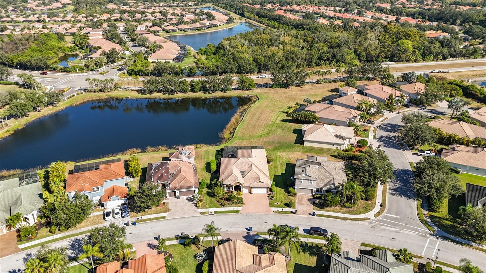 Image 52 of 71 For 9074 Willowbrook Circle