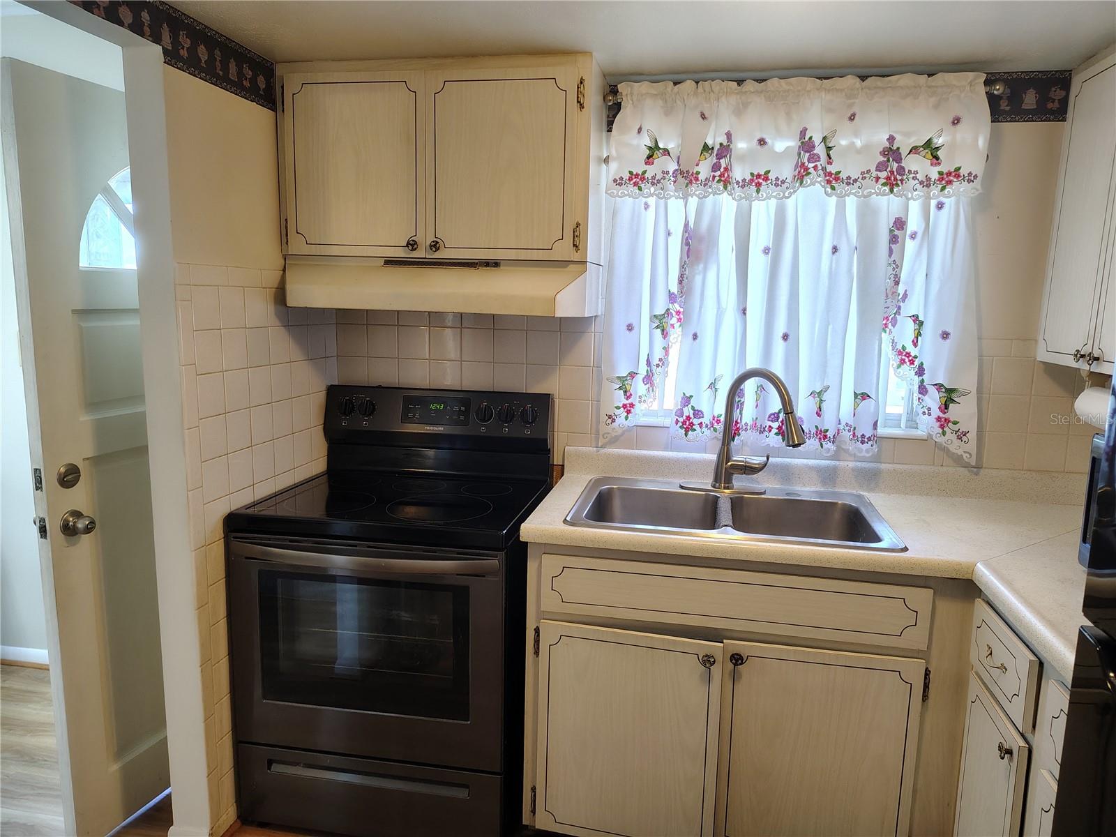 Image 6 of 13 For 1818 Restful Drive M23