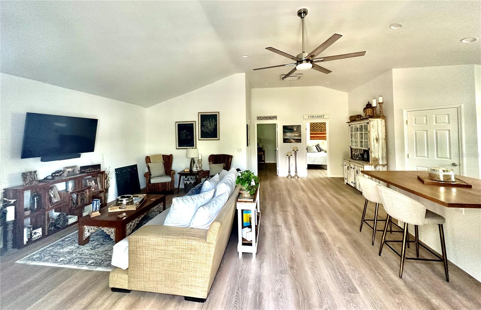 Image 4 of 13 For 7233 Midnight Pass Road