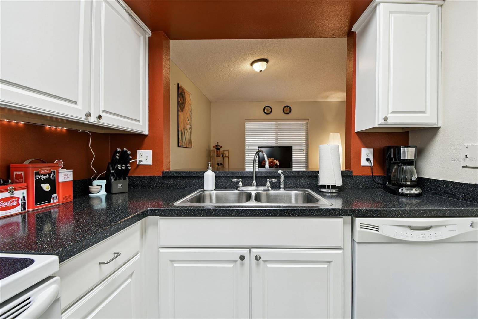 Listing photo id 11 for 1407 Oakford Court