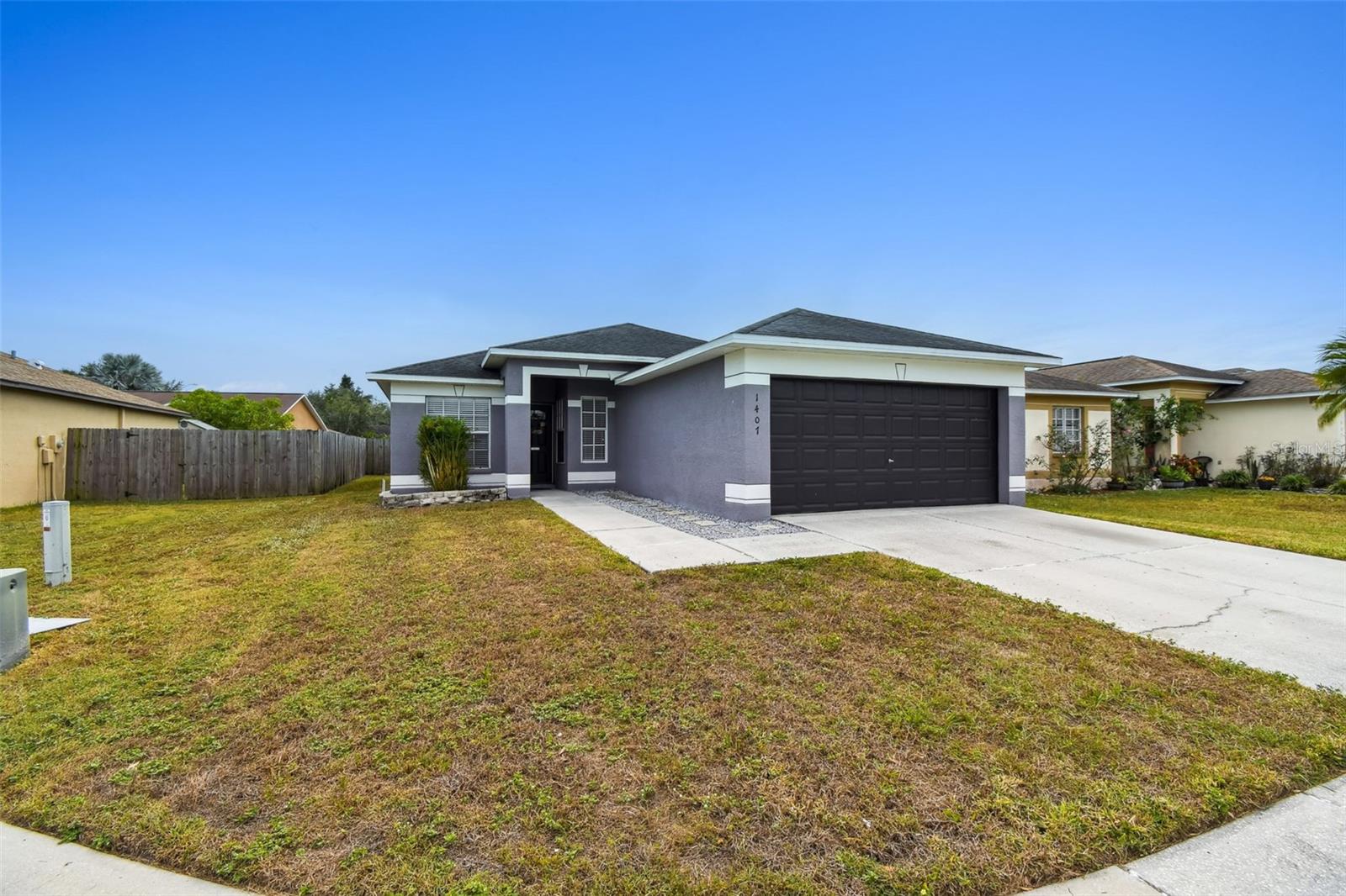 Listing photo id 0 for 1407 Oakford Court