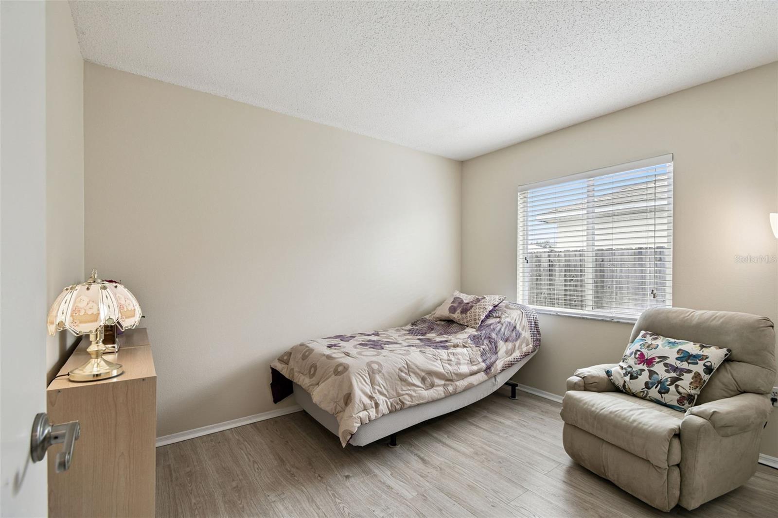 Listing photo id 22 for 1407 Oakford Court