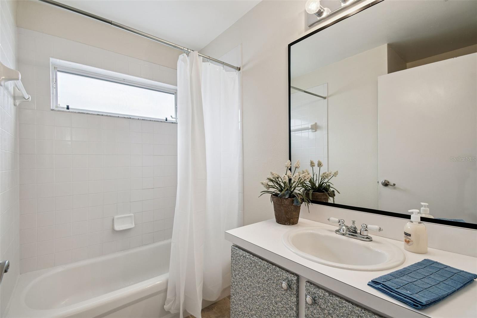 Listing photo id 24 for 1407 Oakford Court