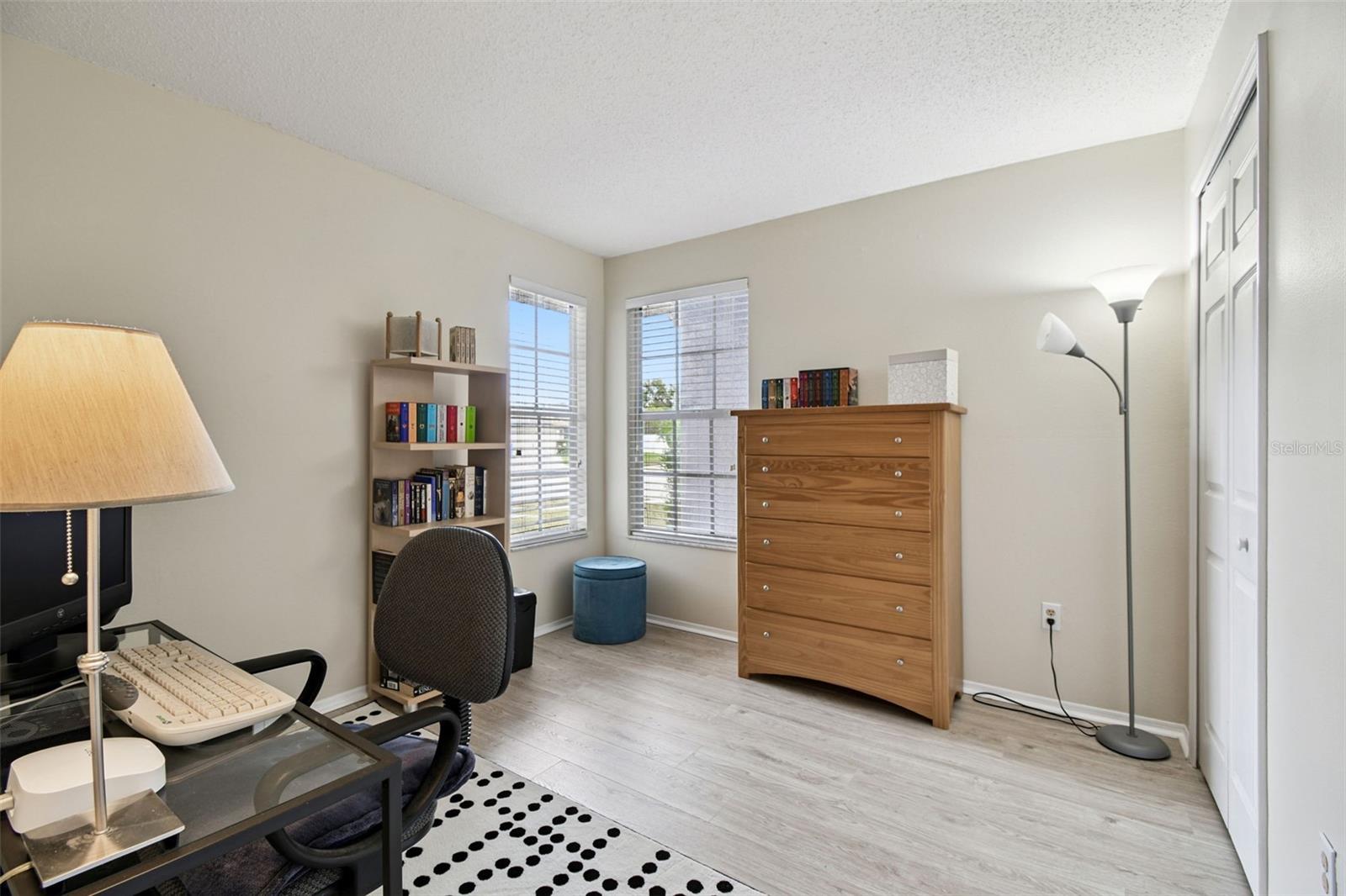 Listing photo id 27 for 1407 Oakford Court