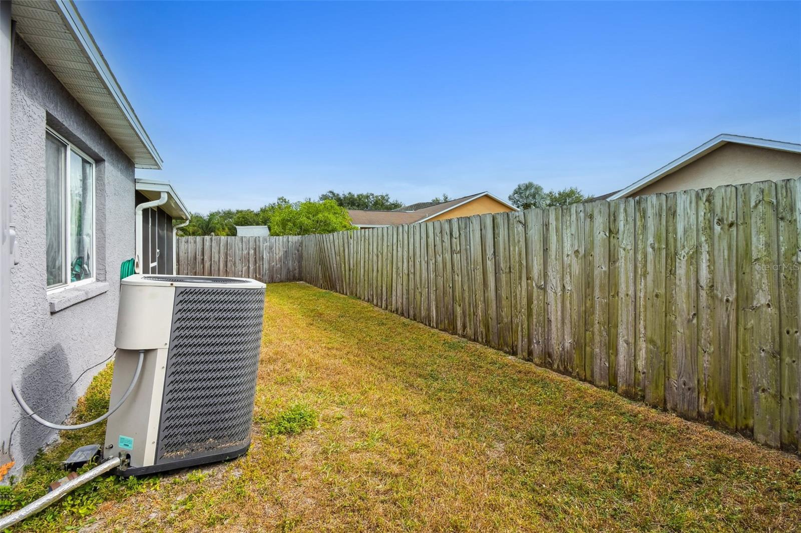 Listing photo id 35 for 1407 Oakford Court