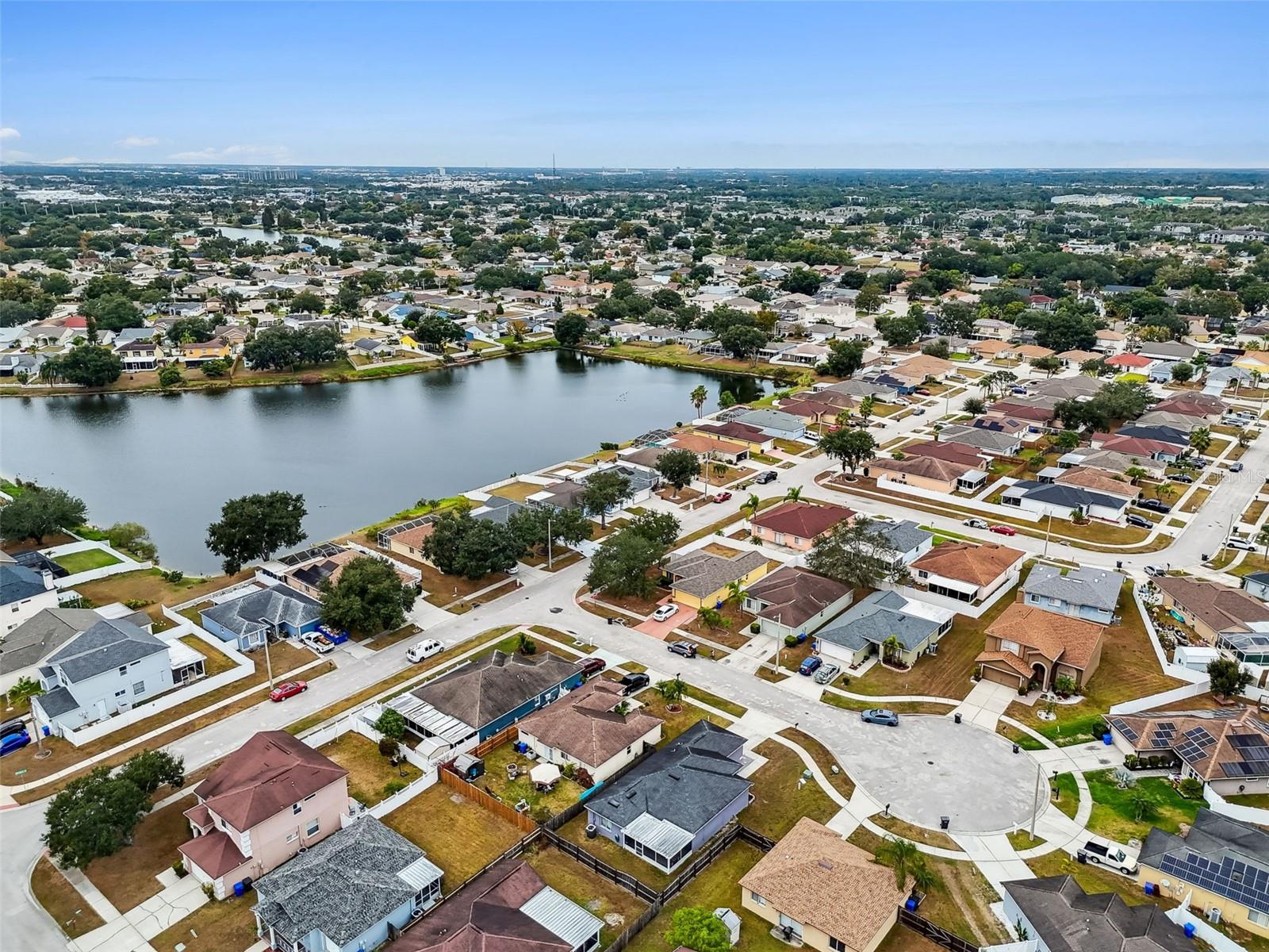 Listing photo id 36 for 1407 Oakford Court