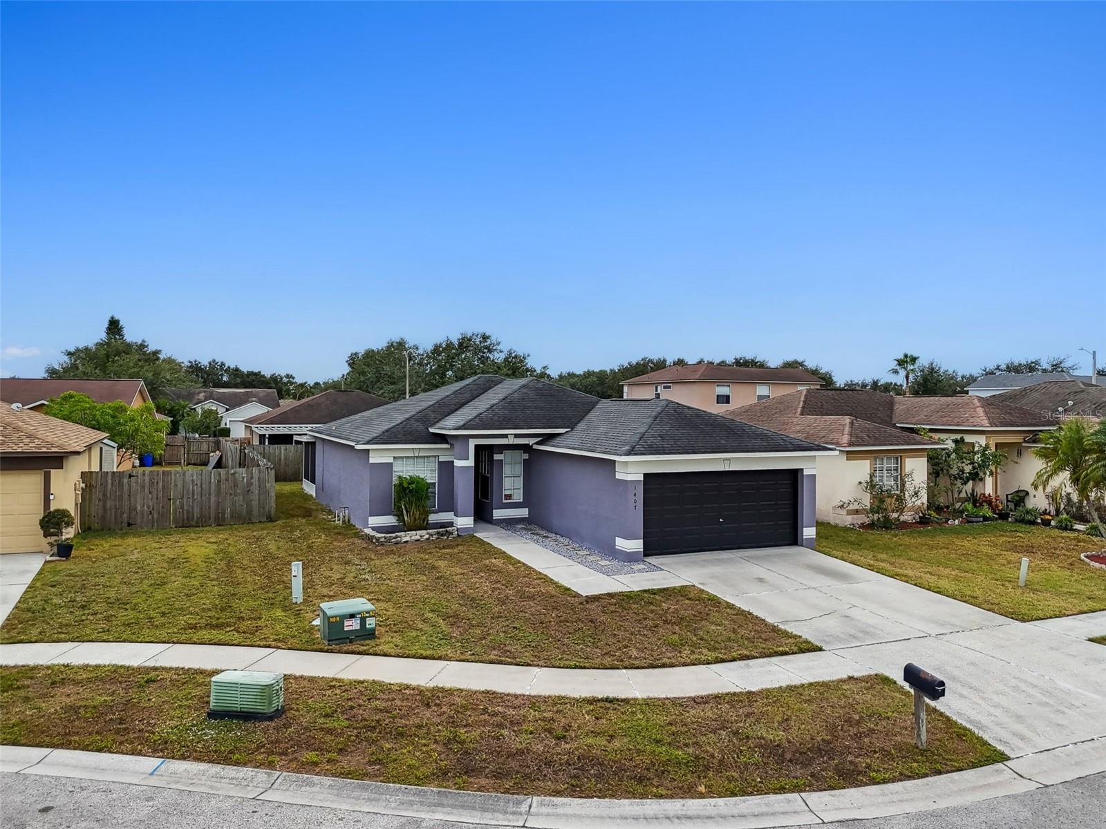 Listing photo id 2 for 1407 Oakford Court