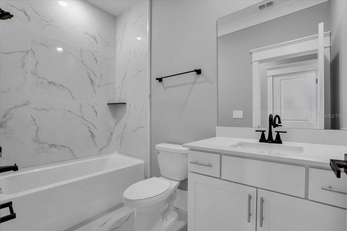 Image 17 of 57 For 15018 Oxford Grey Drive