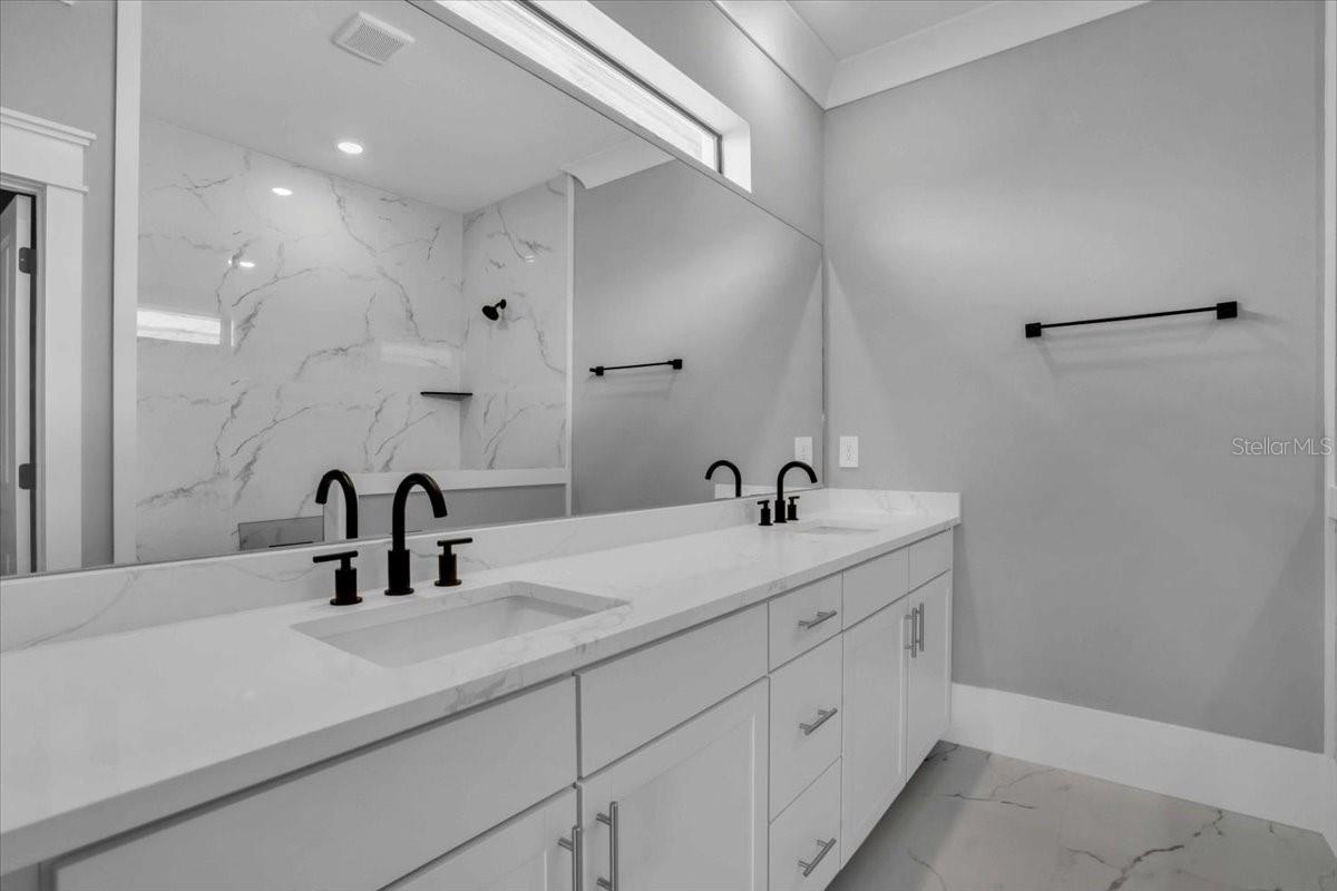 Image 20 of 57 For 15018 Oxford Grey Drive