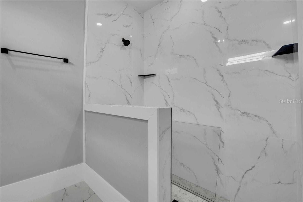 Image 21 of 57 For 15018 Oxford Grey Drive