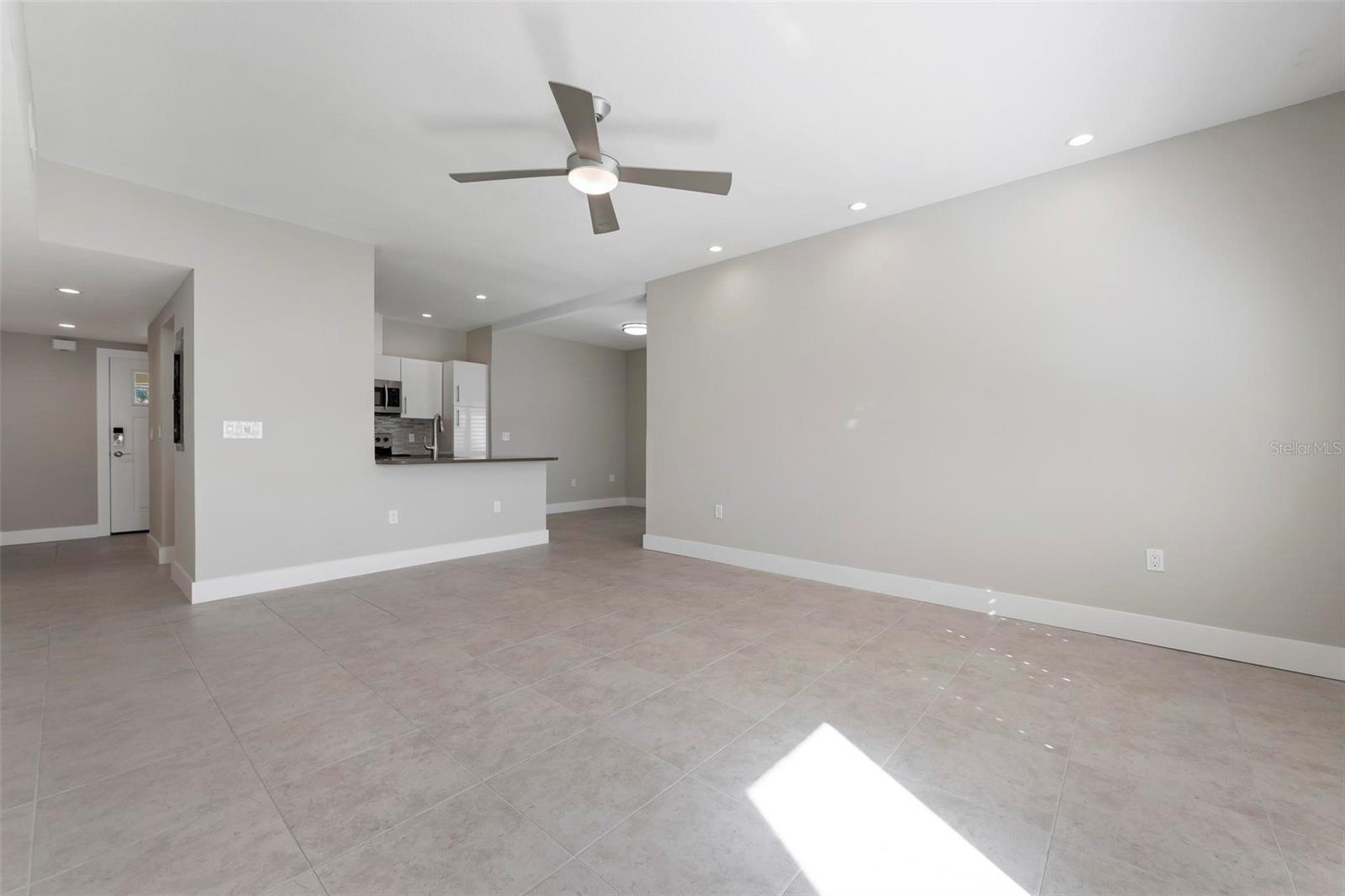 Image 10 of 62 For 5903 Tidewood Avenue 1