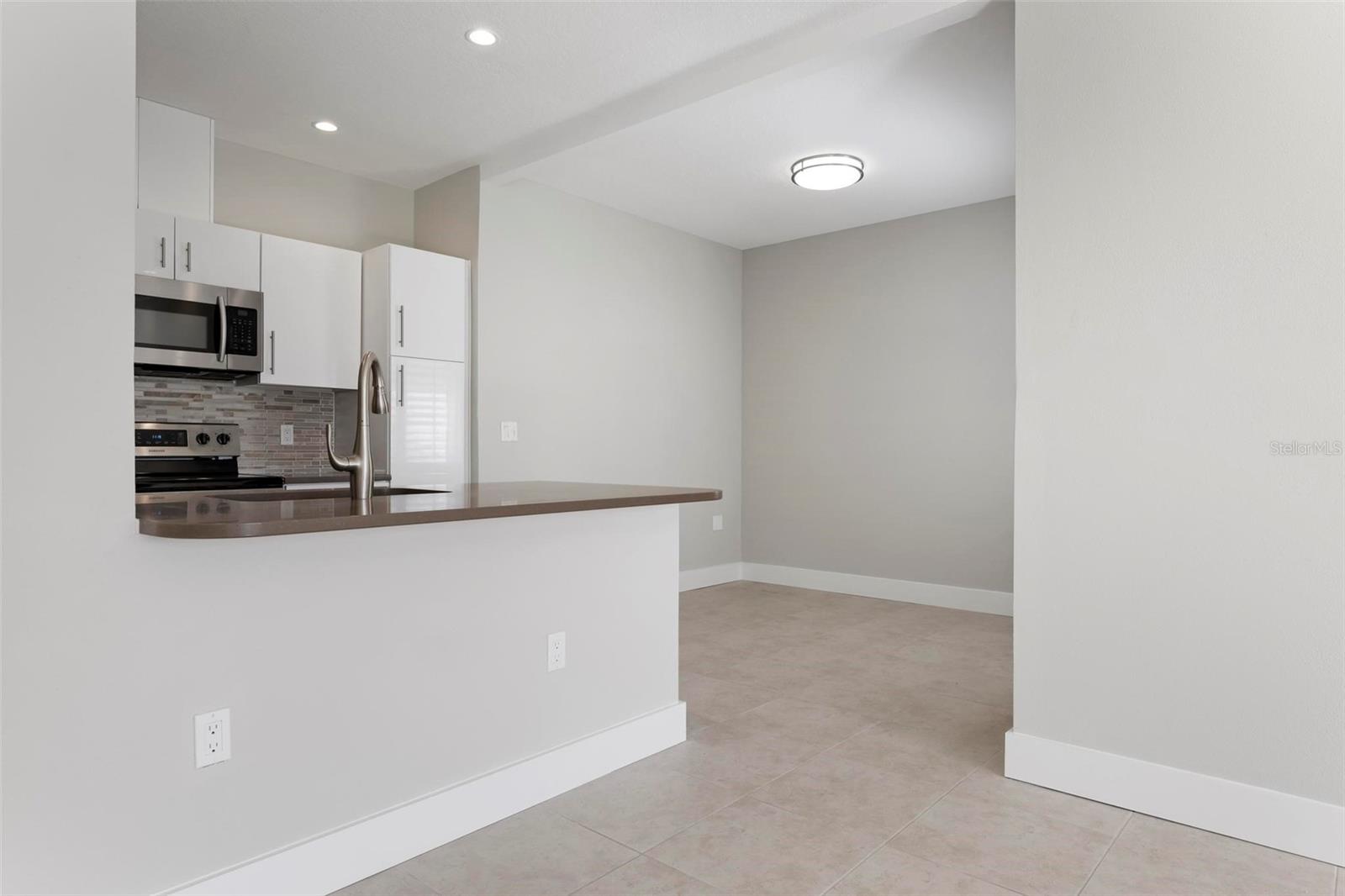 Image 11 of 62 For 5903 Tidewood Avenue 1