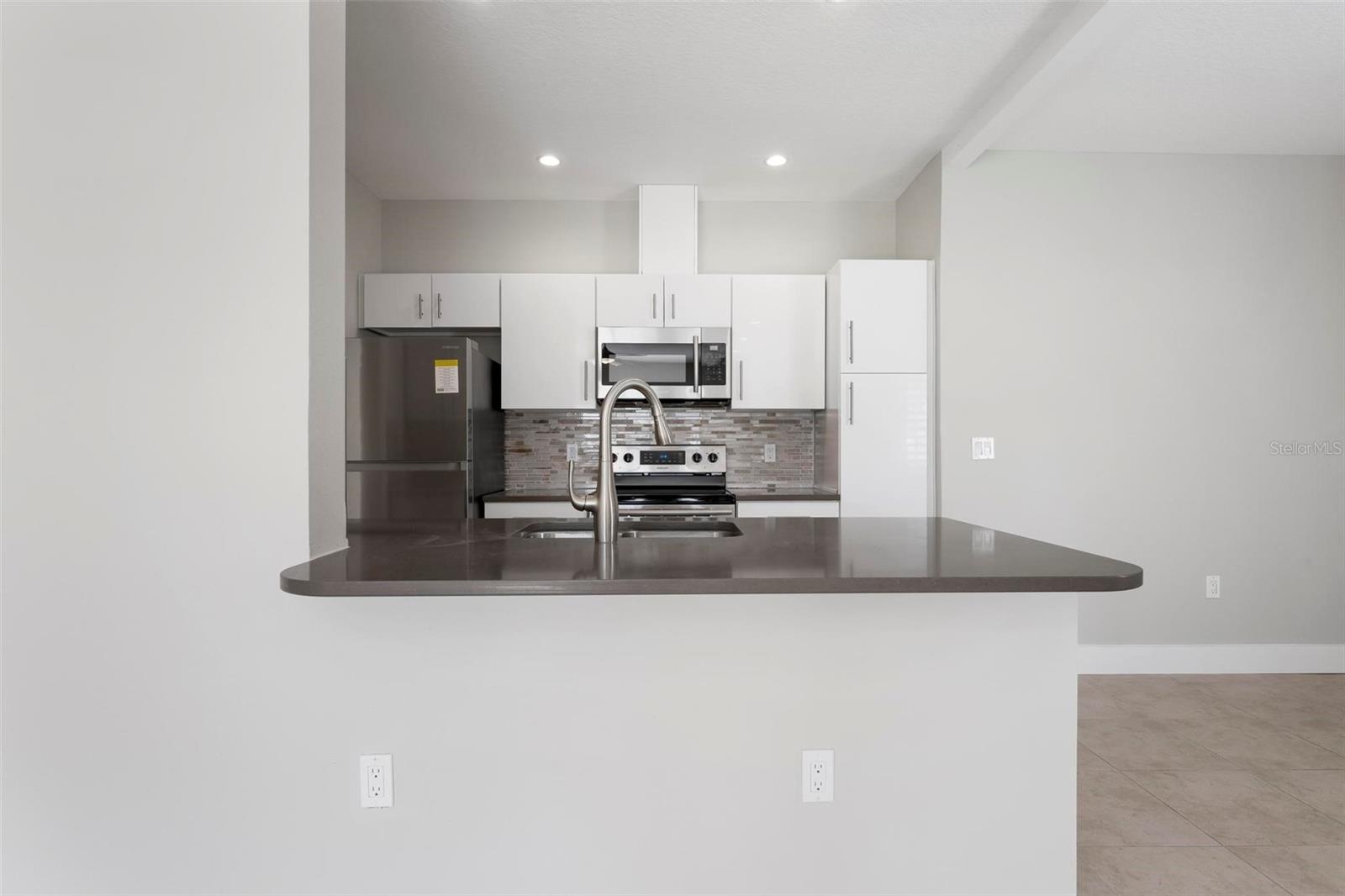 Image 12 of 62 For 5903 Tidewood Avenue 1