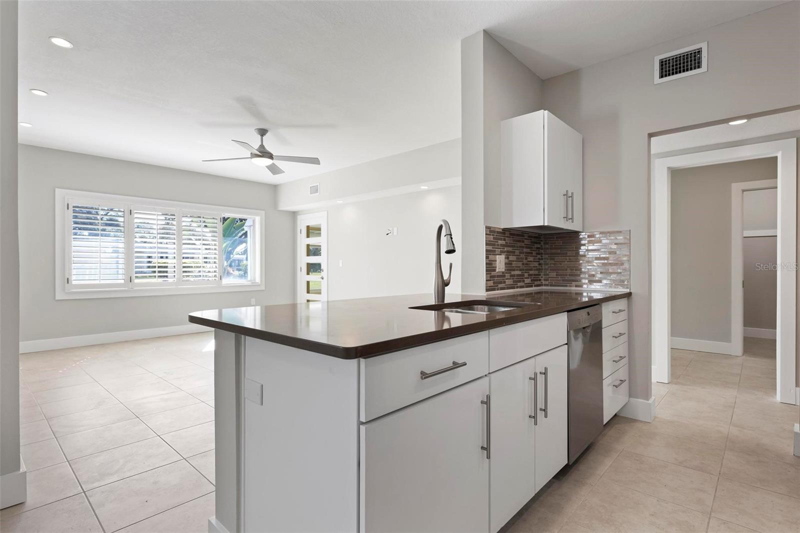 Image 15 of 62 For 5903 Tidewood Avenue 1