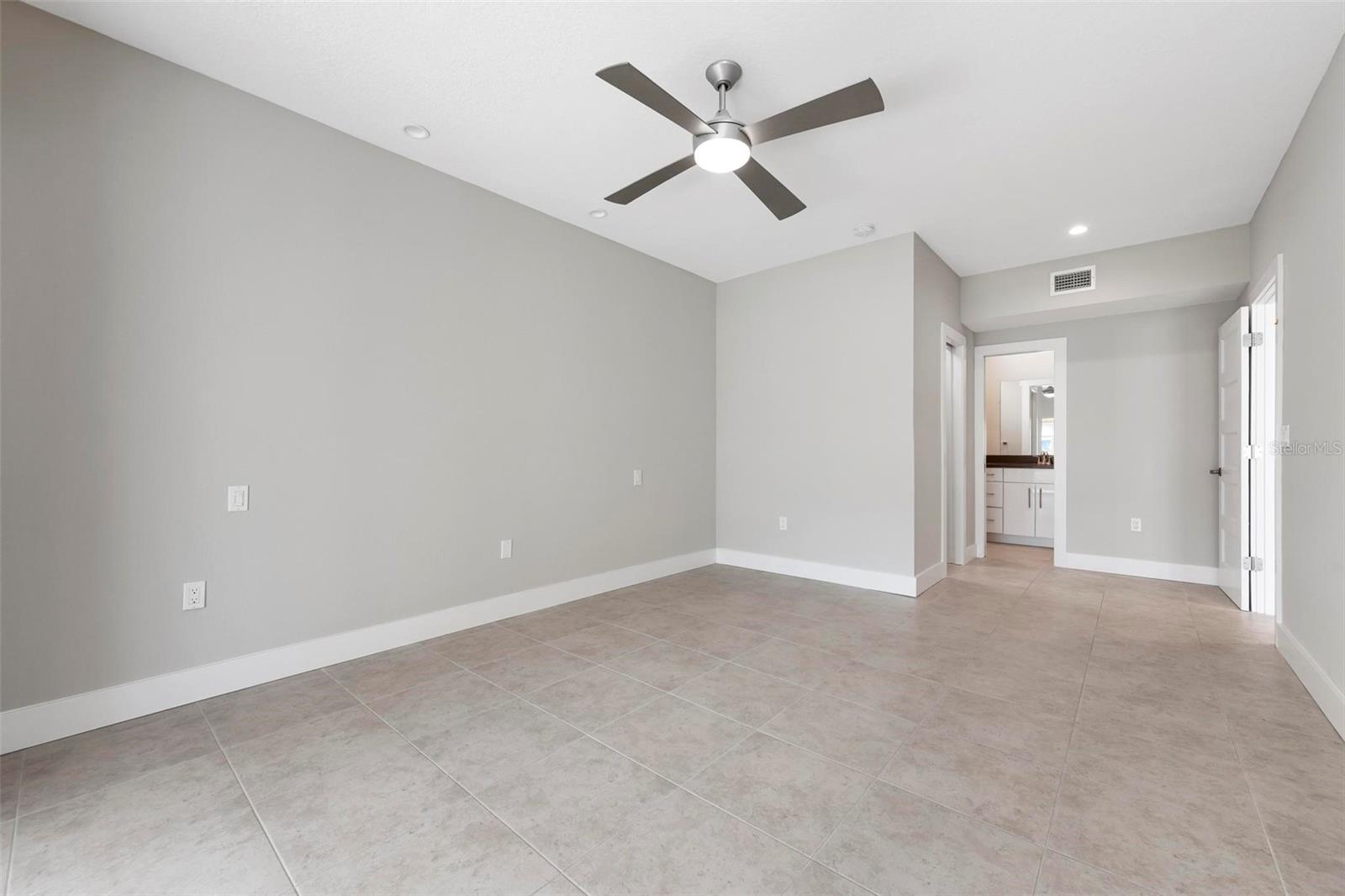 Image 21 of 62 For 5903 Tidewood Avenue 1