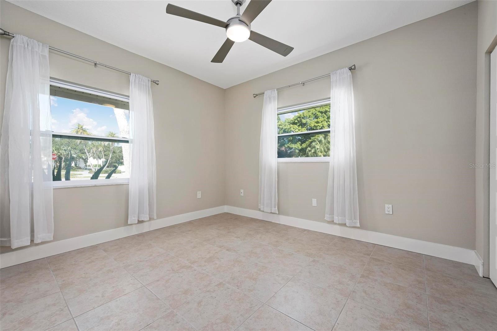 Image 24 of 62 For 5903 Tidewood Avenue 1