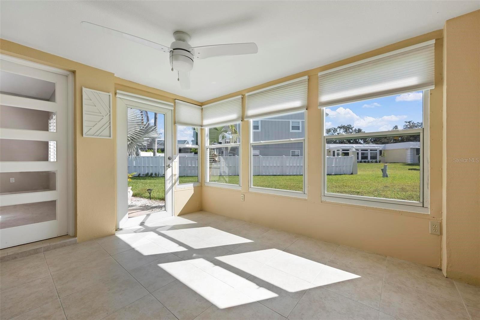 Image 28 of 62 For 5903 Tidewood Avenue 1