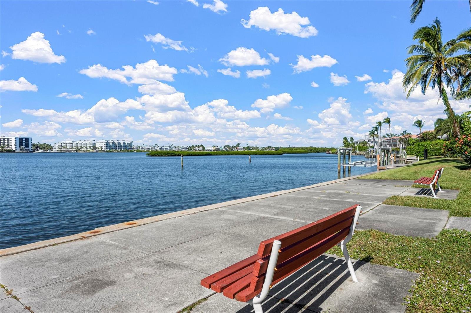 Image 34 of 62 For 5903 Tidewood Avenue 1