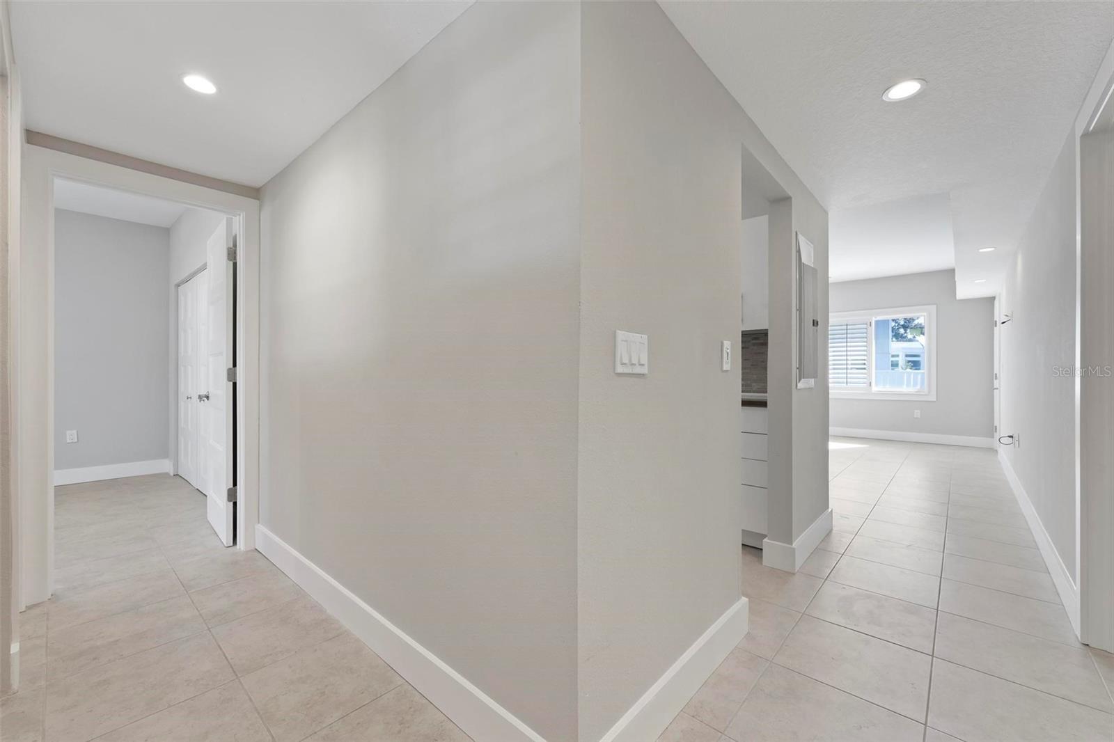 Image 4 of 62 For 5903 Tidewood Avenue 1