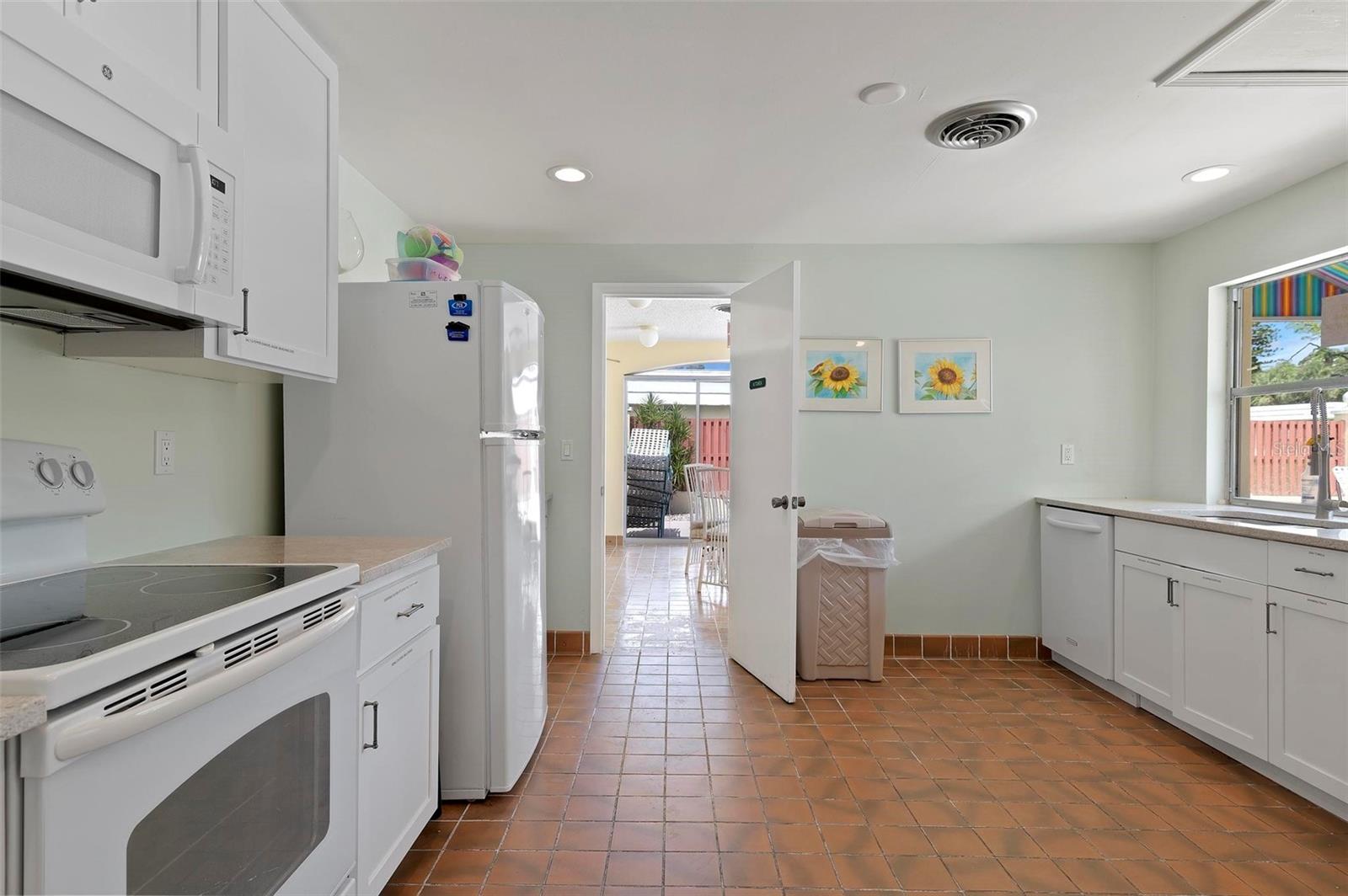 Image 49 of 62 For 5903 Tidewood Avenue 1