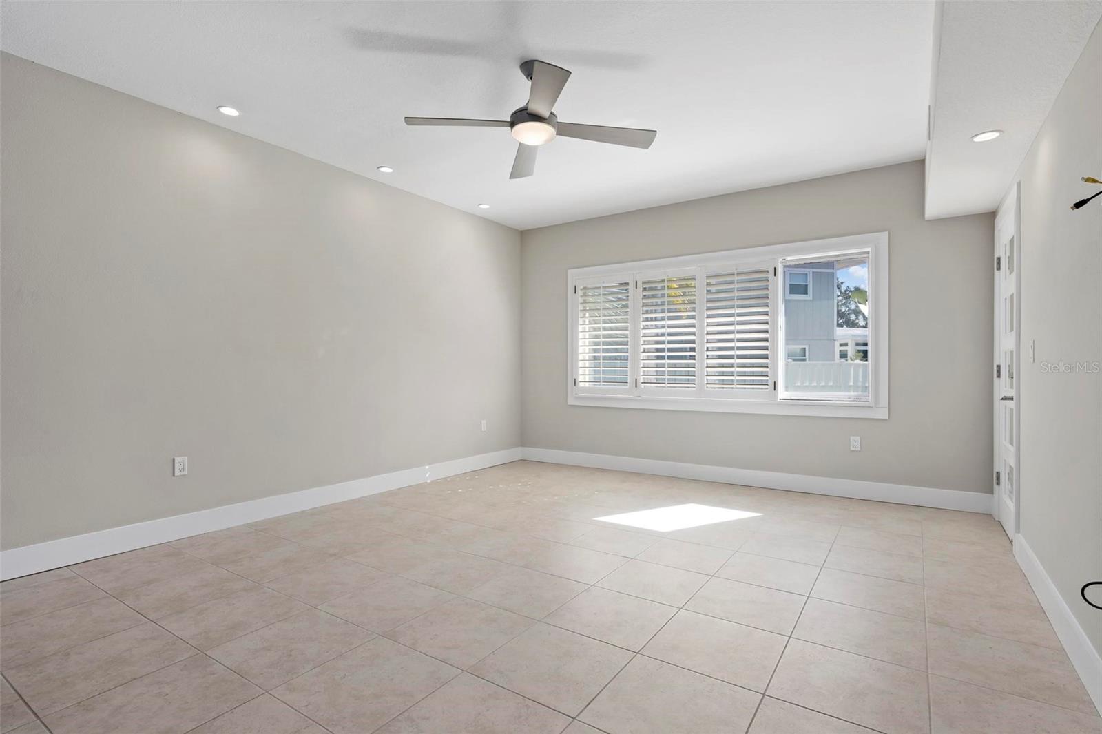 Image 6 of 62 For 5903 Tidewood Avenue 1