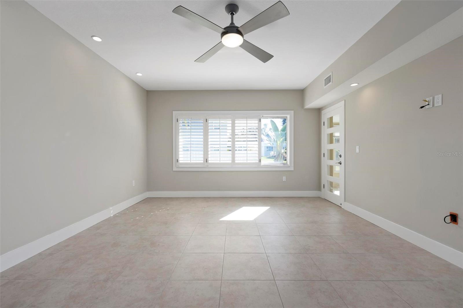 Image 7 of 62 For 5903 Tidewood Avenue 1