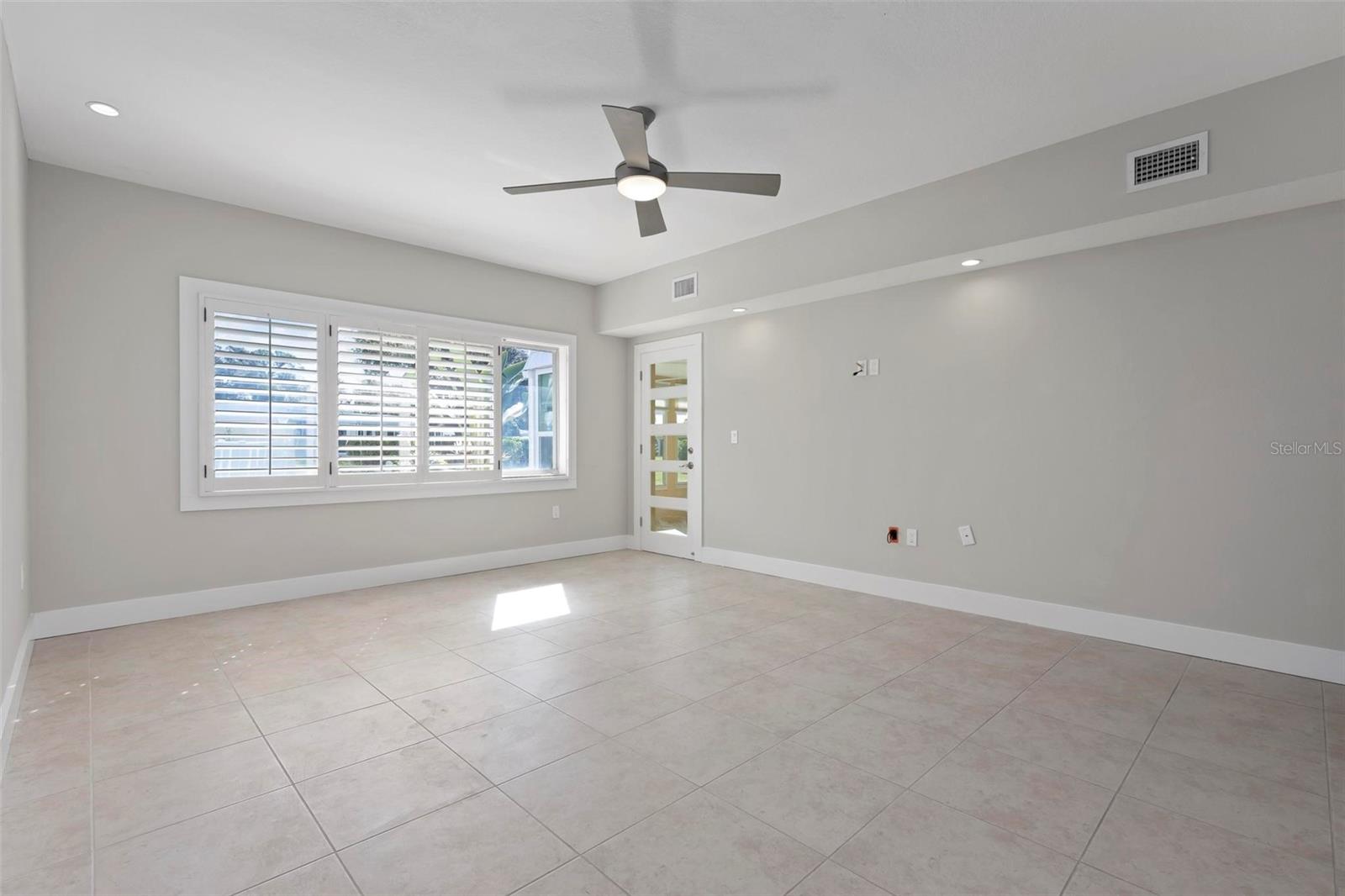 Image 8 of 62 For 5903 Tidewood Avenue 1