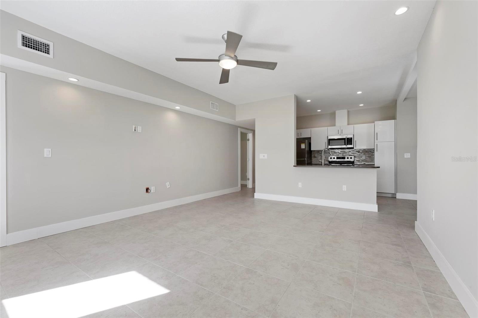 Image 9 of 62 For 5903 Tidewood Avenue 1