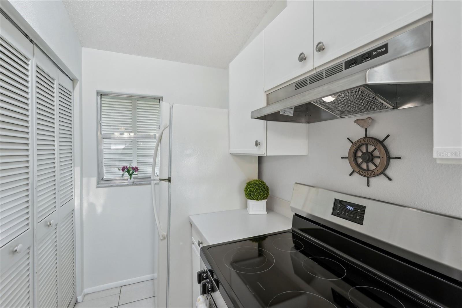 Image 5 of 30 For 5382 Royal Palm Avenue 5382