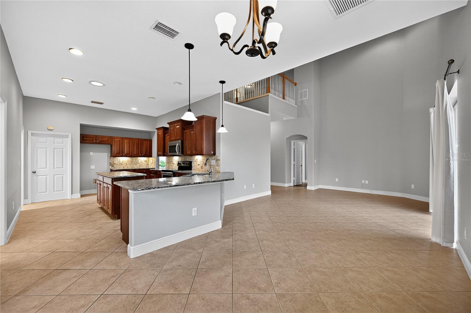 Image 38 of 60 For 13502 Loreo Court