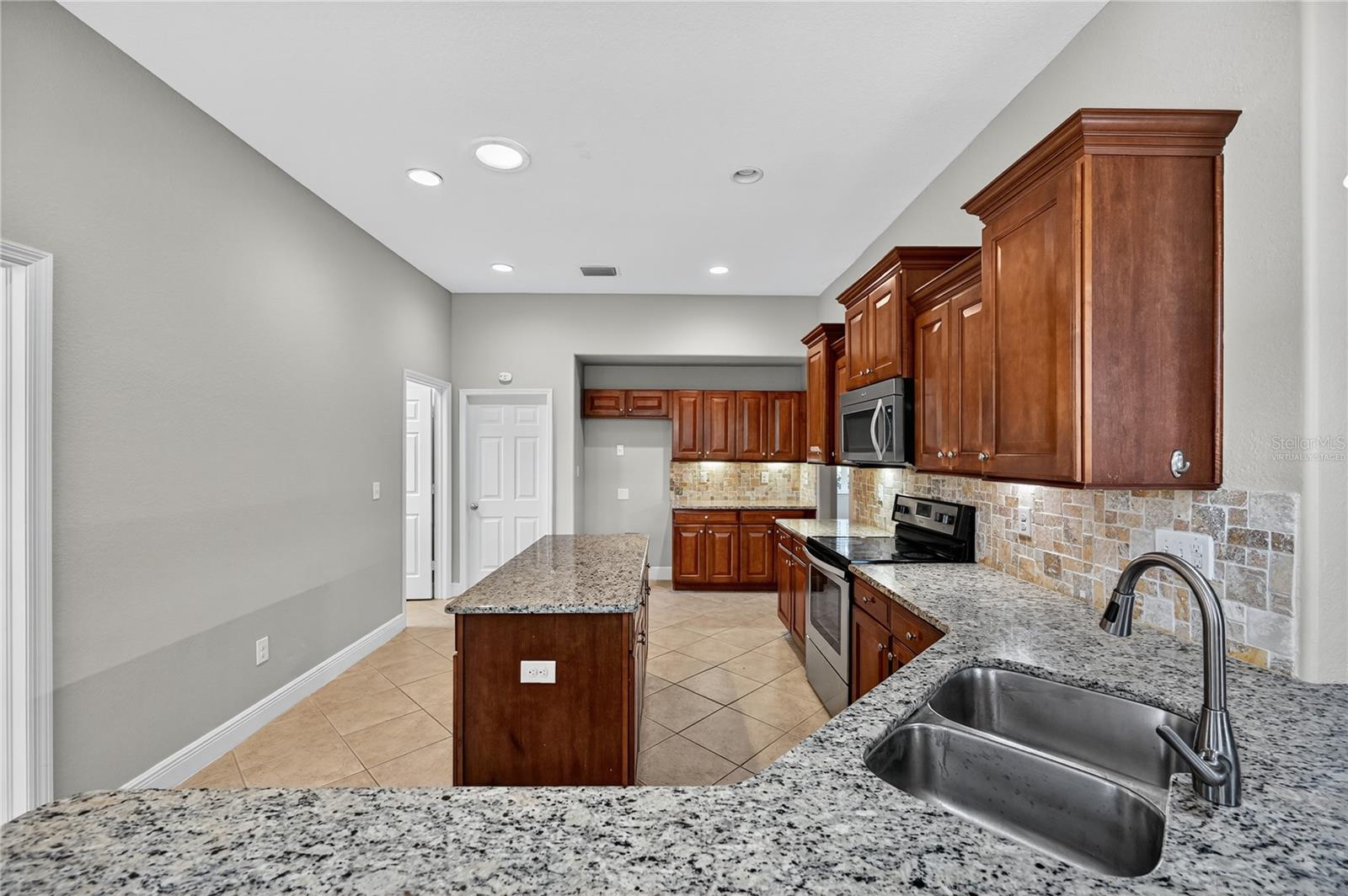 Image 40 of 60 For 13502 Loreo Court