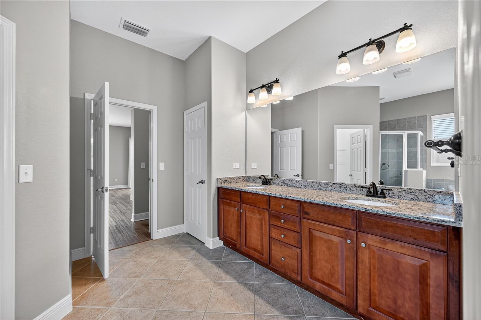 Image 53 of 60 For 13502 Loreo Court