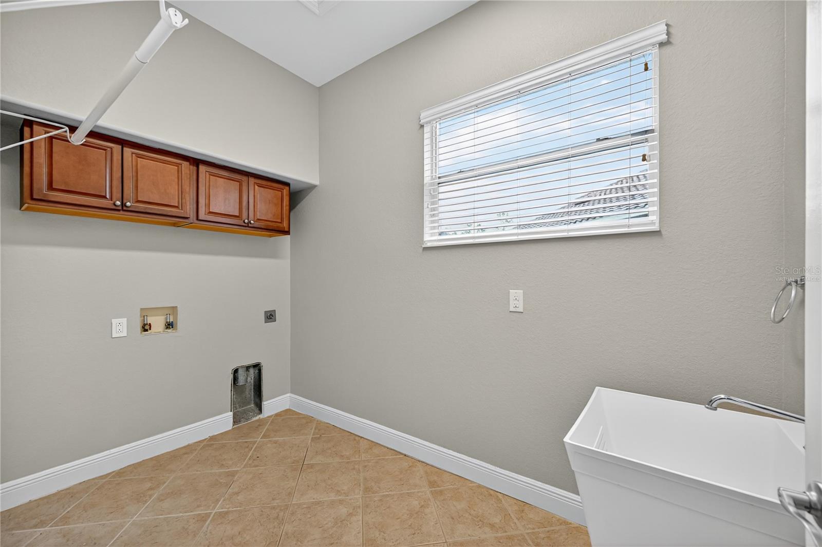 Image 54 of 60 For 13502 Loreo Court