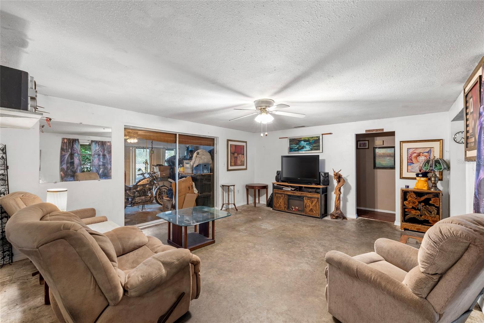 Image 3 of 29 For 3243 Mount Hope Street