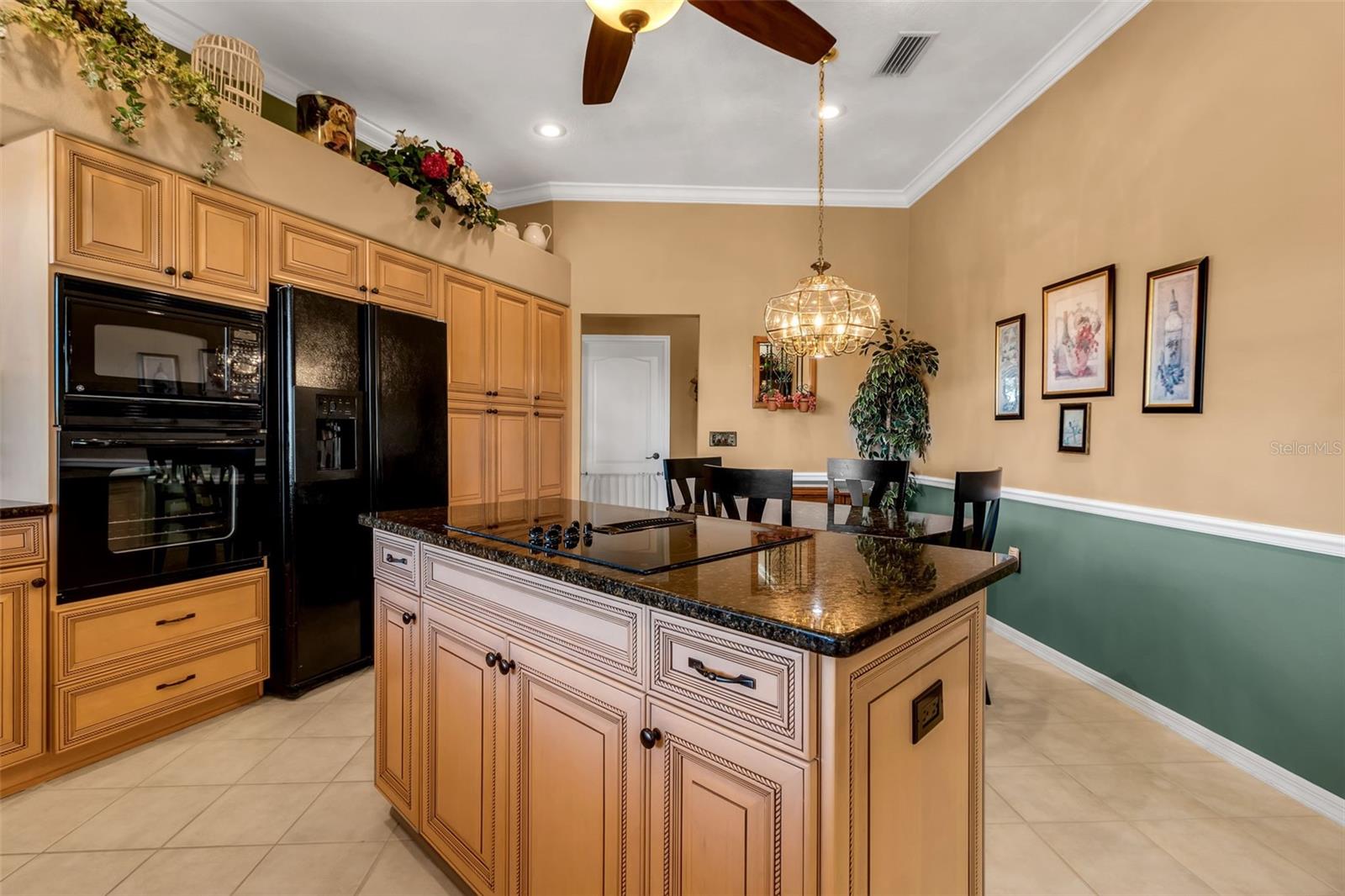 Image 21 of 50 For 1076 Ruisdael Circle