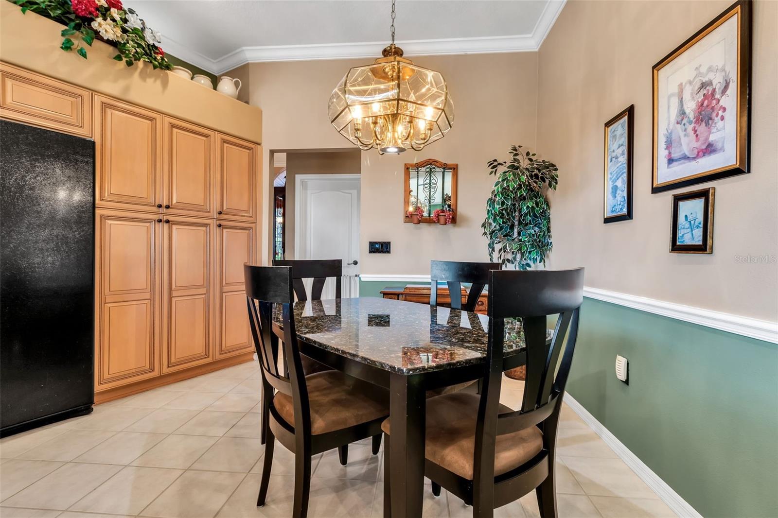 Image 22 of 50 For 1076 Ruisdael Circle