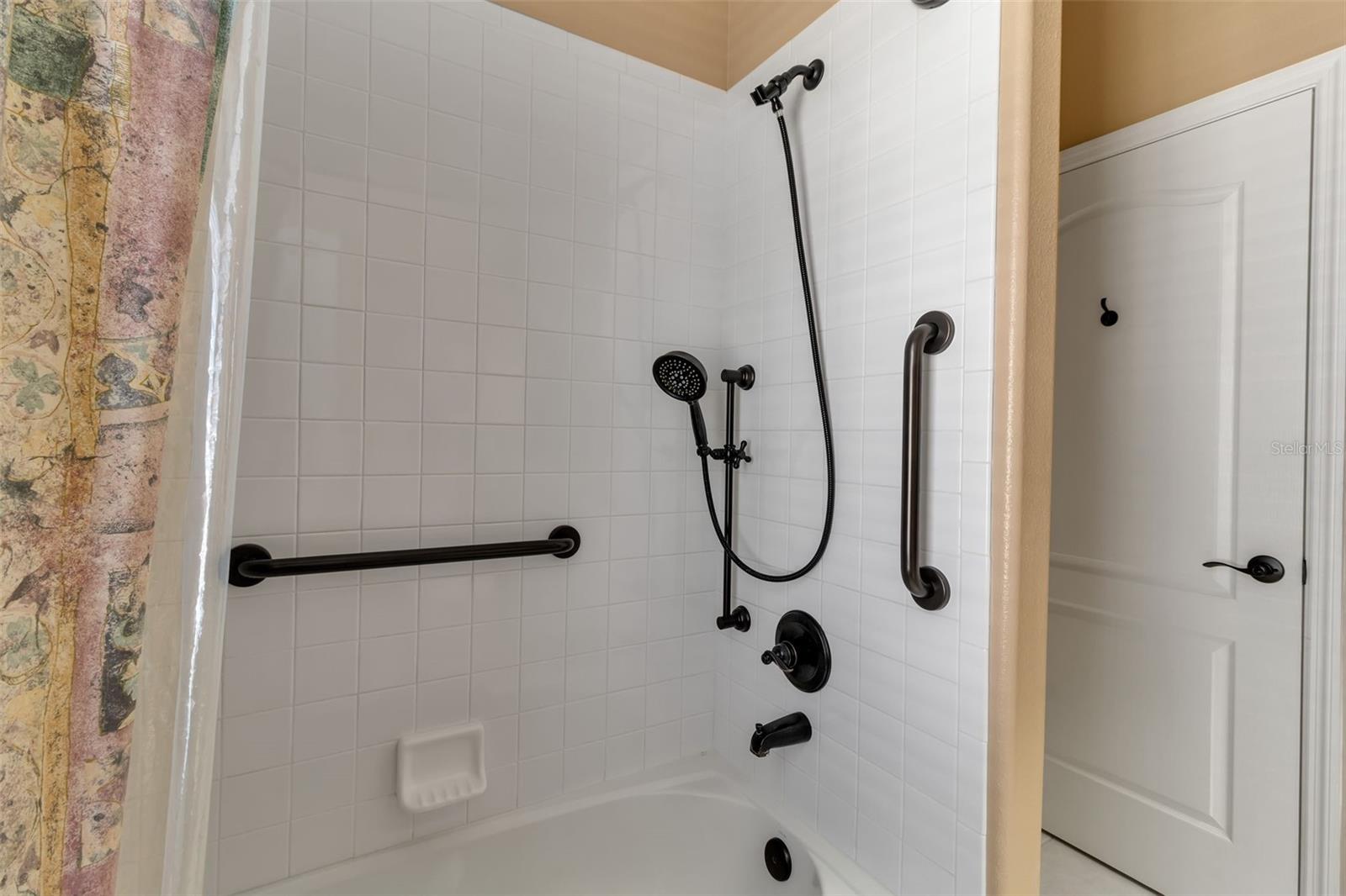 Image 32 of 50 For 1076 Ruisdael Circle