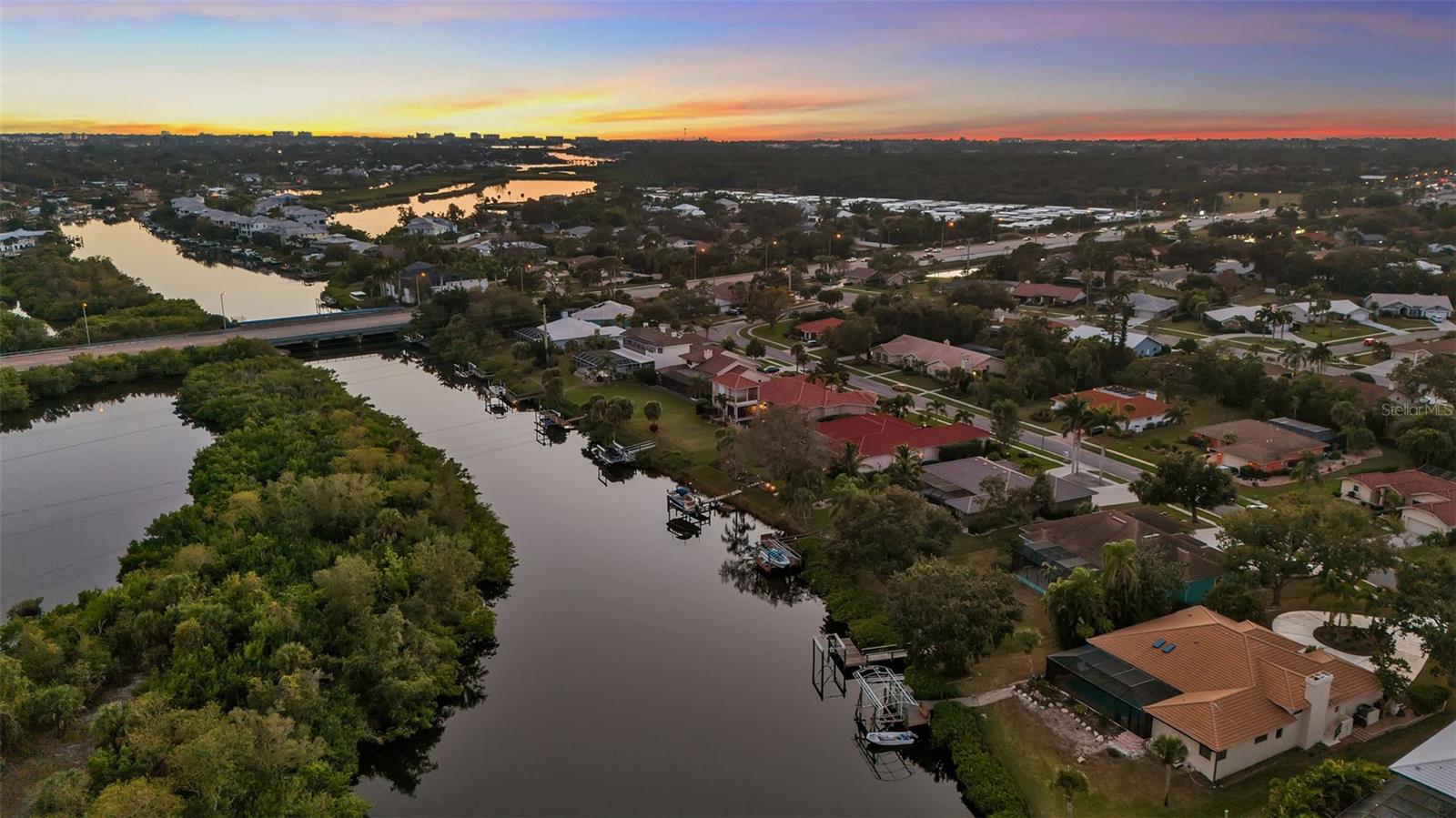 Image 46 of 50 For 1076 Ruisdael Circle