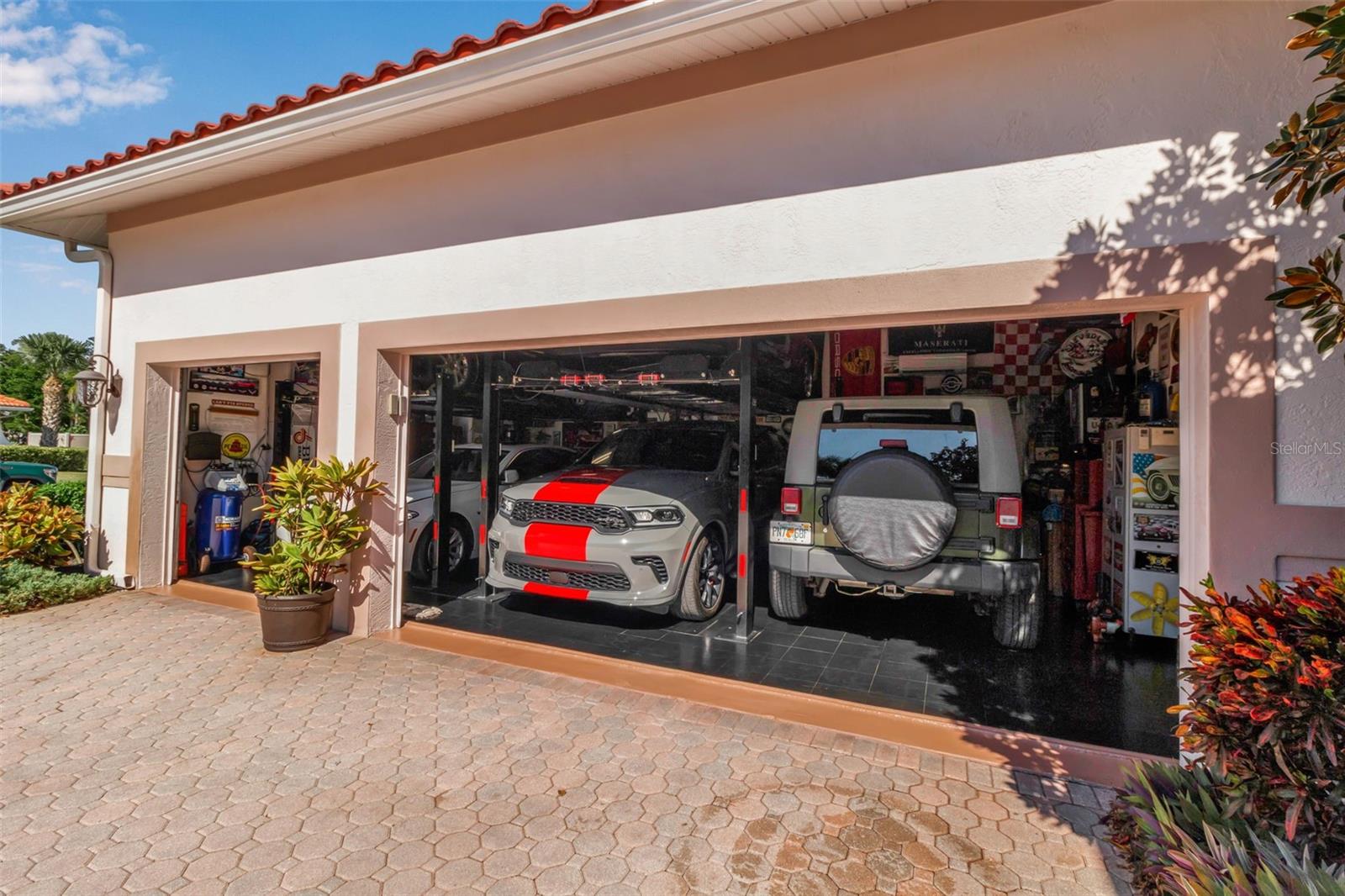 Image 9 of 50 For 1076 Ruisdael Circle