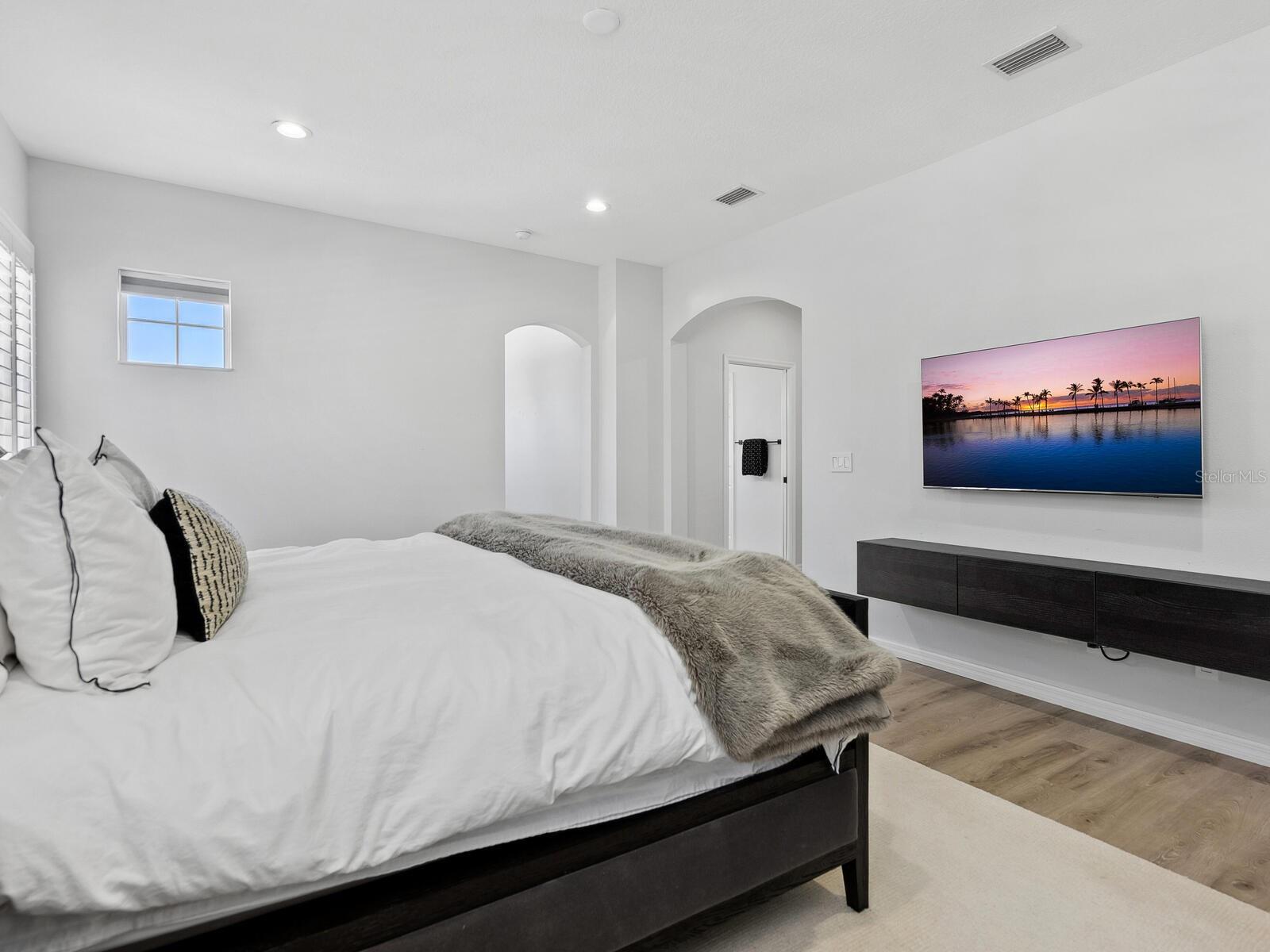 Image 23 of 47 For 2159 Hawthorne Street