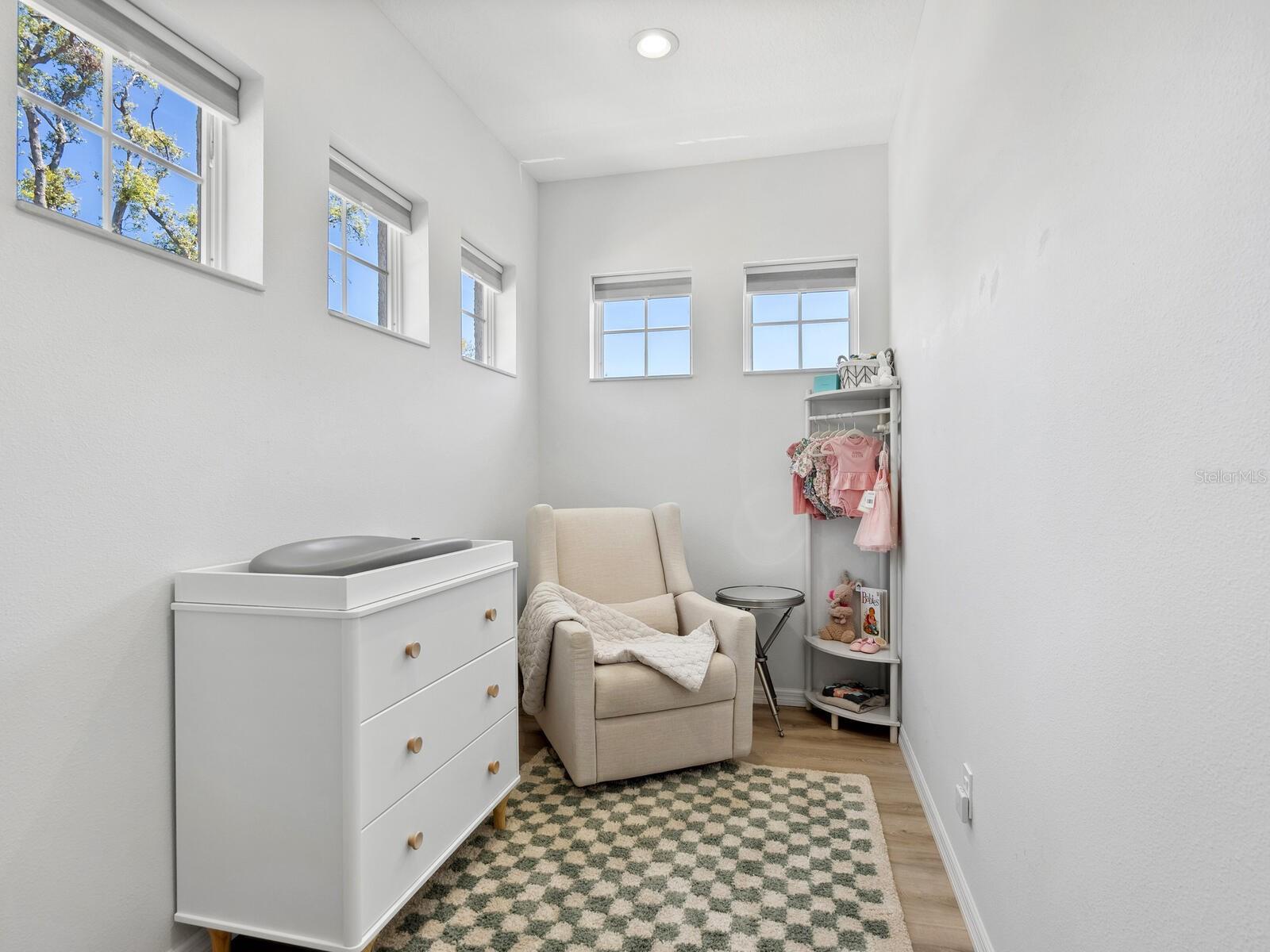 Image 24 of 47 For 2159 Hawthorne Street