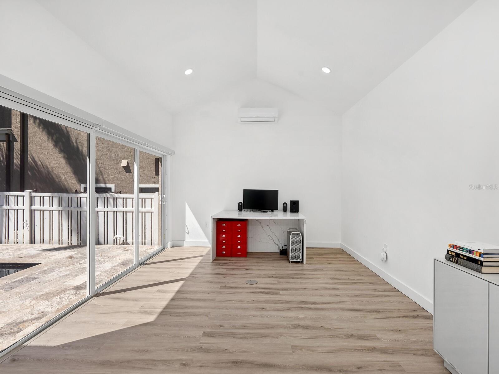 Image 33 of 47 For 2159 Hawthorne Street