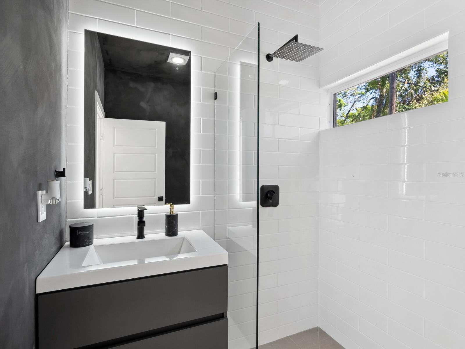 Image 35 of 47 For 2159 Hawthorne Street