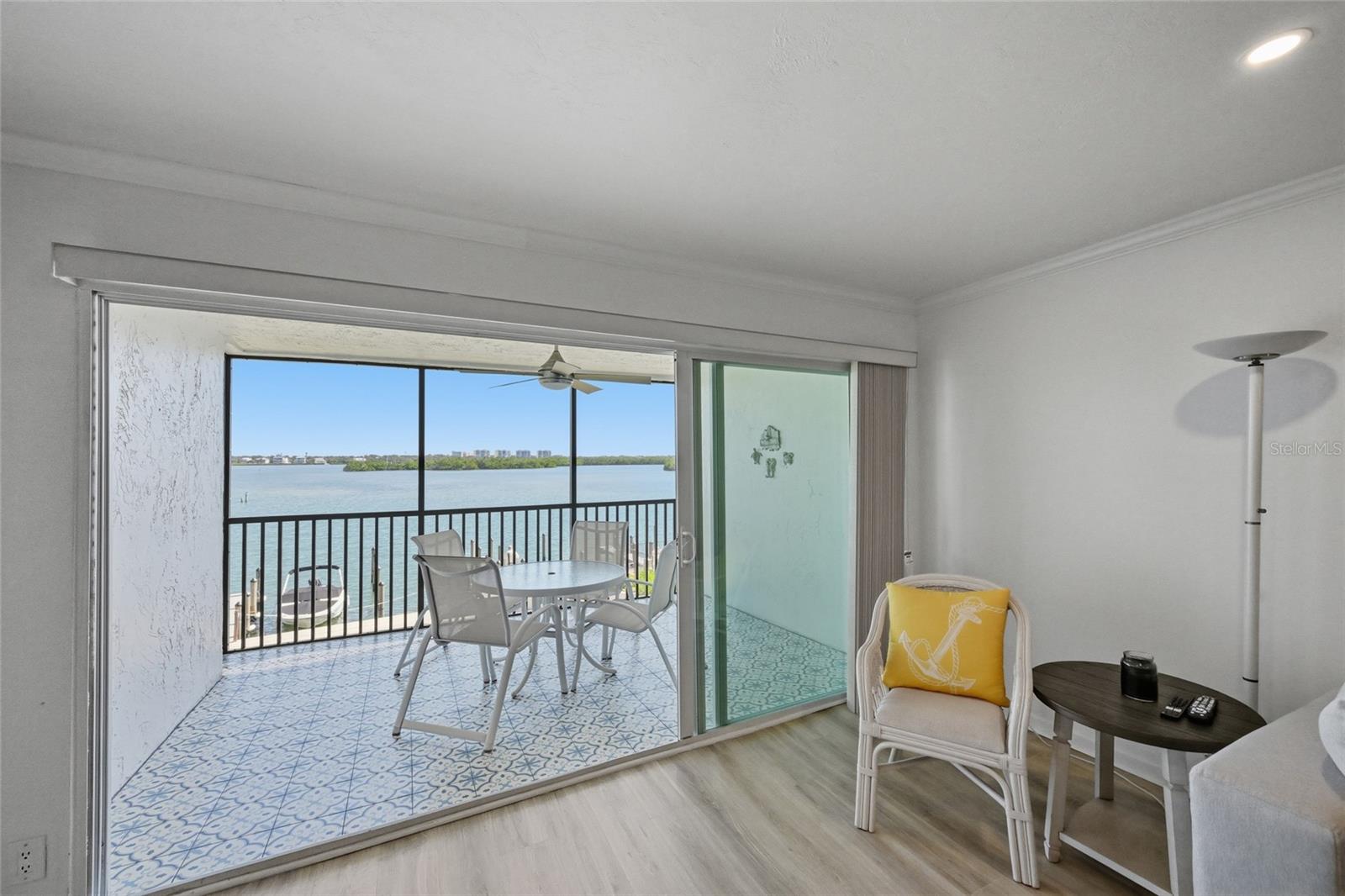 Image 11 of 82 For 8977 Midnight Pass Road 223