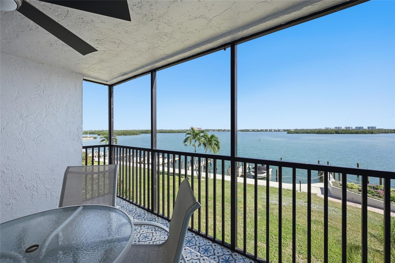 Image 13 of 82 For 8977 Midnight Pass Road 223