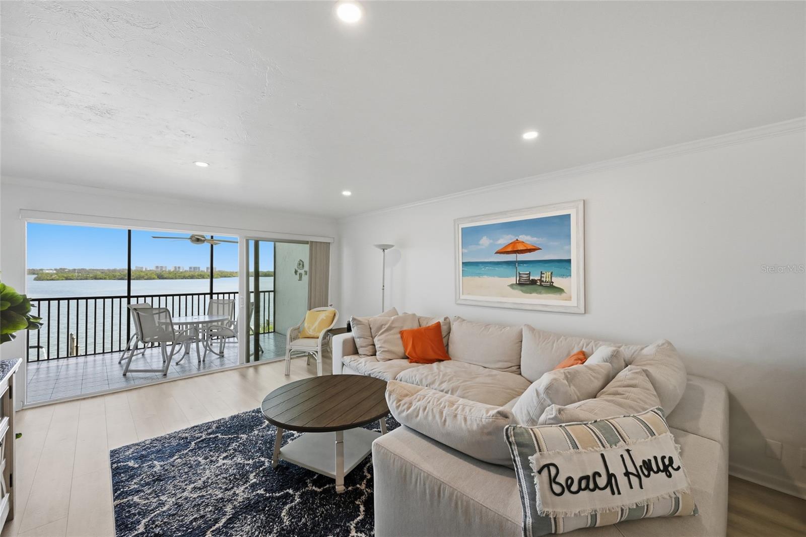 Image 17 of 82 For 8977 Midnight Pass Road 223