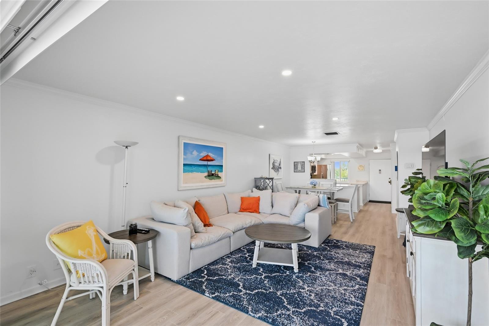 Image 18 of 82 For 8977 Midnight Pass Road 223