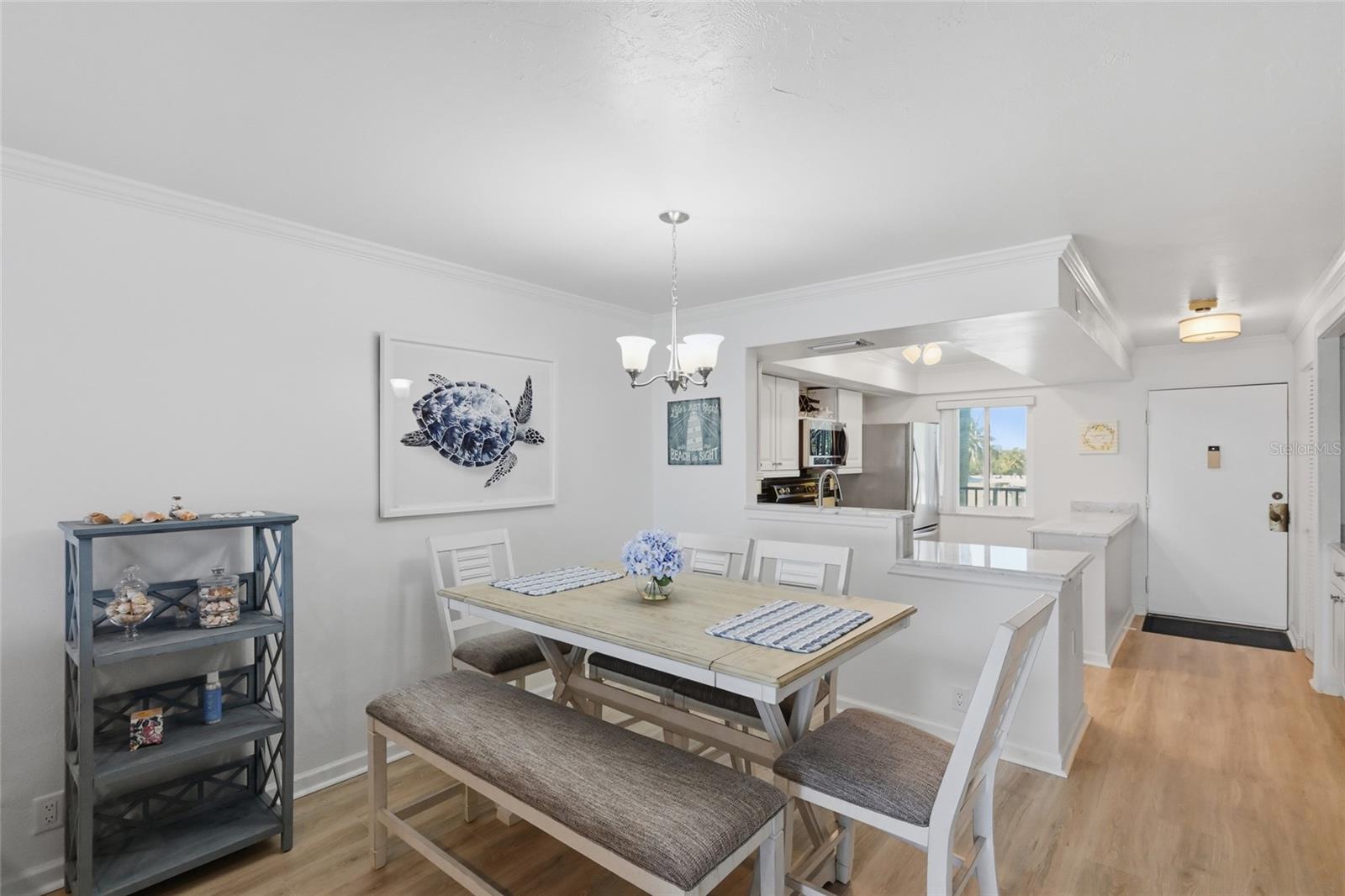 Image 21 of 82 For 8977 Midnight Pass Road 223