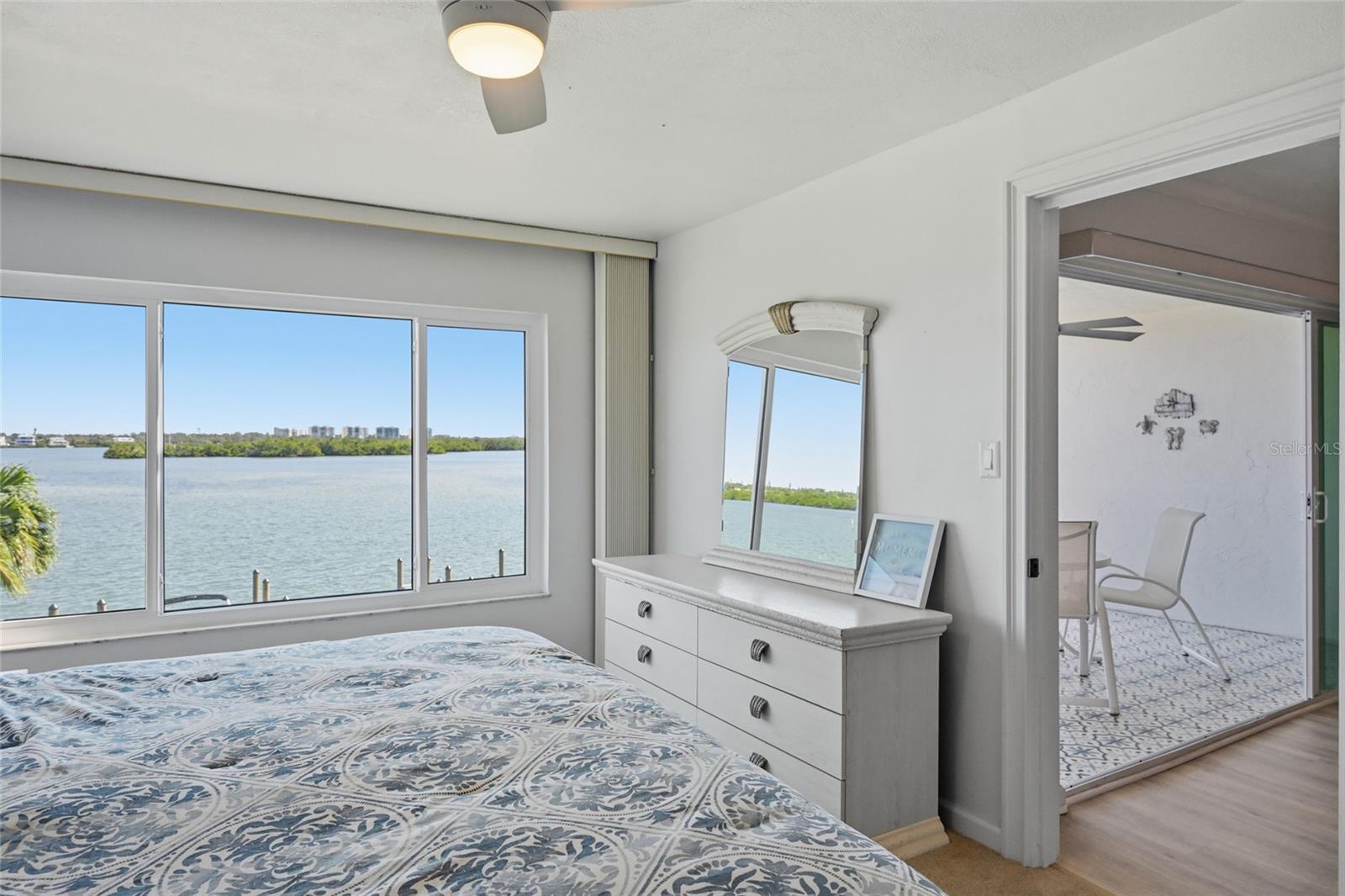 Image 23 of 82 For 8977 Midnight Pass Road 223