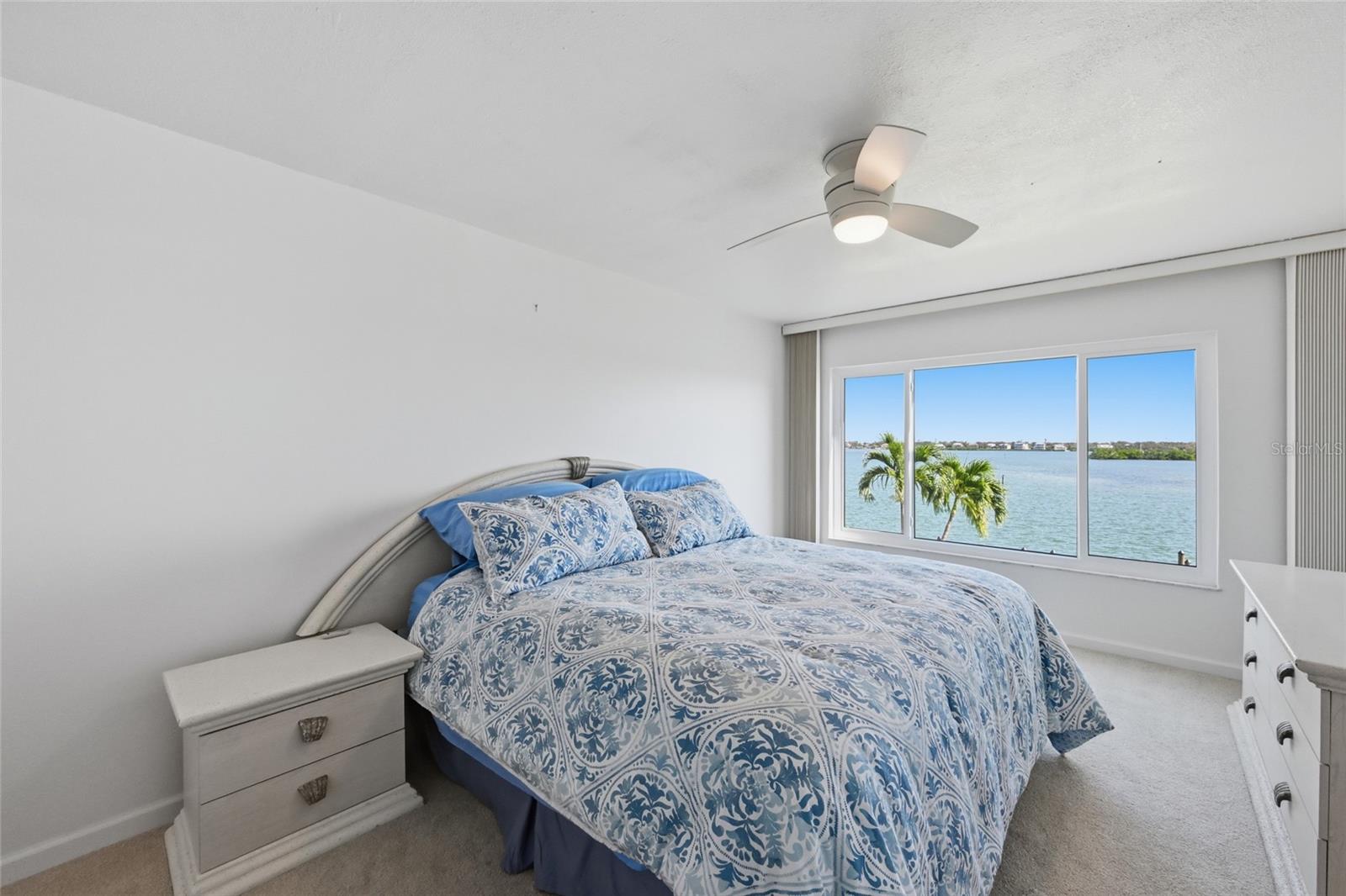 Image 24 of 82 For 8977 Midnight Pass Road 223